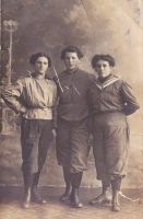 drei-sportlerinnen-frankreich-um-1900